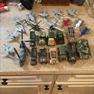 **UPDATE**Lot of VINTAGE Military Toy Vehicles